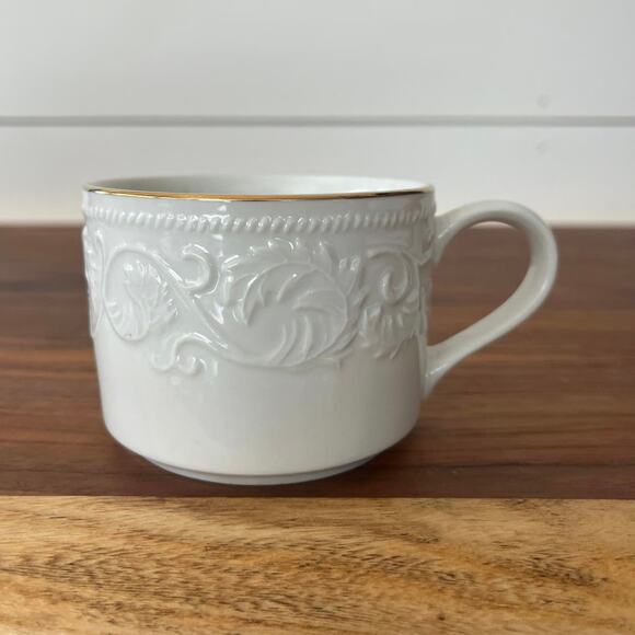 Farberware CALAIS Tea Cup White Embossed 22K Gold Trim - Picture 1 of 6